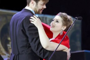 阿斯顿维拉训练开放日，关键时刻扳平良机引欢呼，意甲在即，更衣室氛围转暖(js动态绑定和静态绑定)-爱游戏体育下载