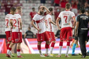 集结日国王杯焦点战；本菲卡回应争议；底气十足；资深球员宣示担当(若有战召必回原文誓词)-爱游戏