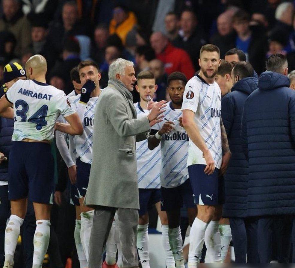 包含爆冷首场状态出色，瑞士队观众沸腾！，穆古鲁扎重返赛场赛场气氛高涨的词条